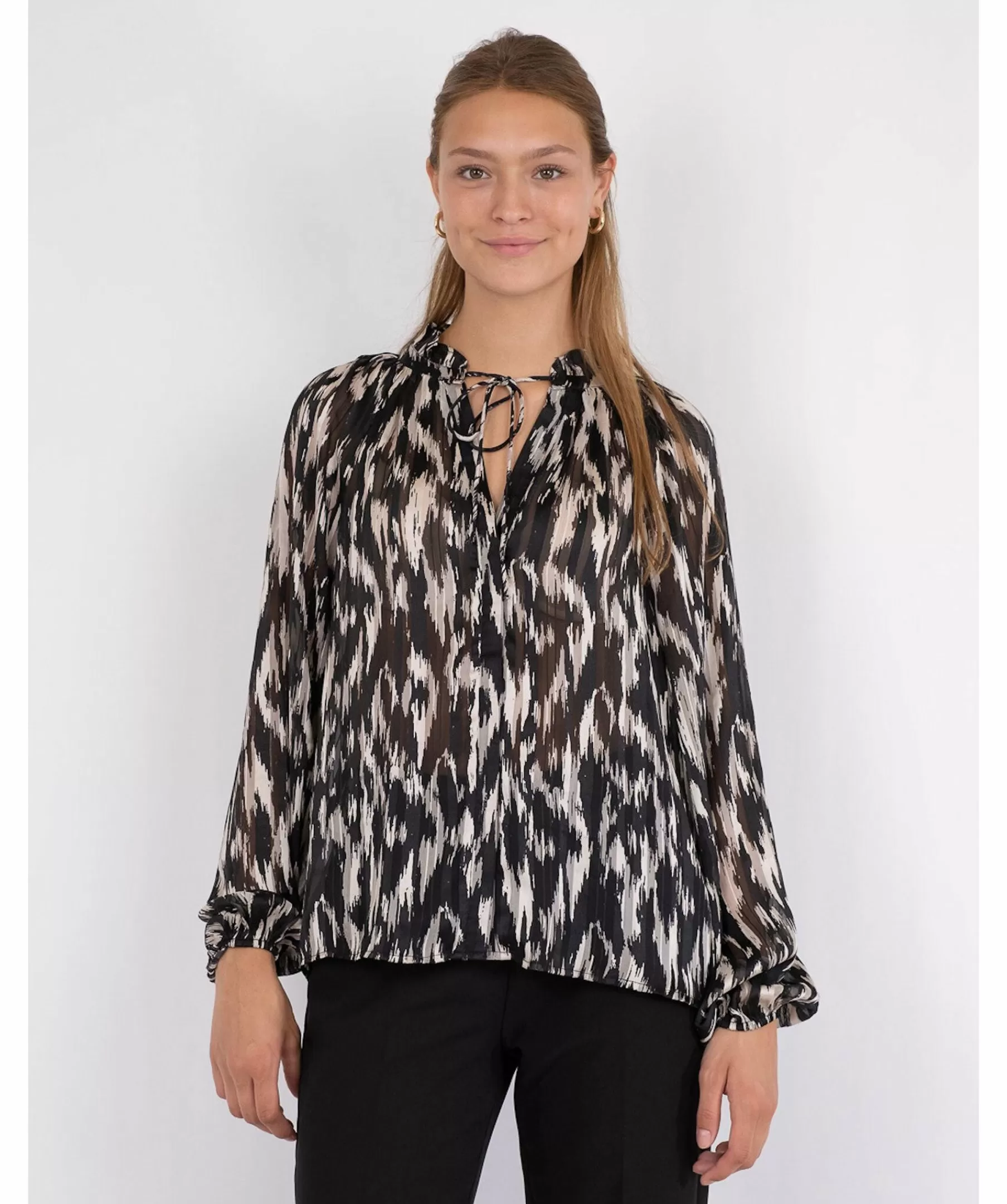 Neo Noir Blusar^Cobie Cheer Vibe Blouse